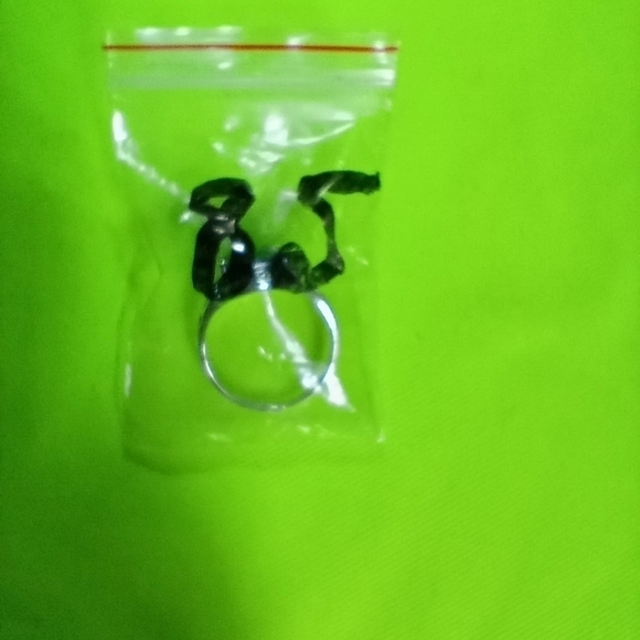 Silvertone blue crystal ring size 8.5 - Picture 2 of 4